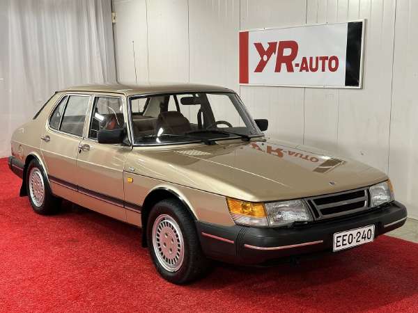 Saab 900