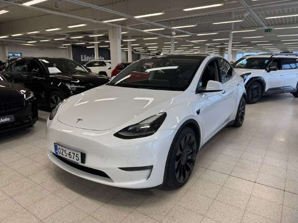 Tesla Model Y Performance / 2*renk / Lämpöpumppu / Premi