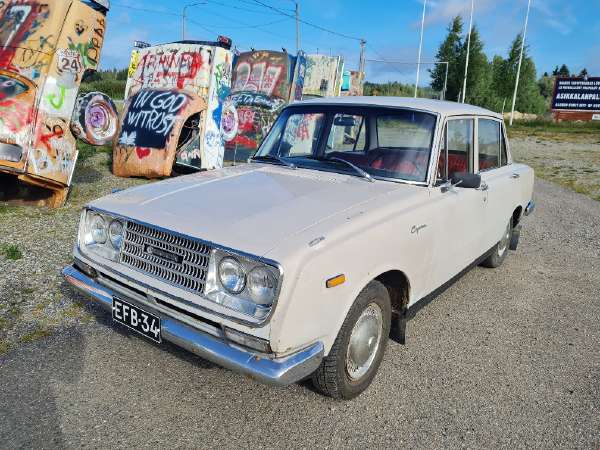 TOYOTA CORONA